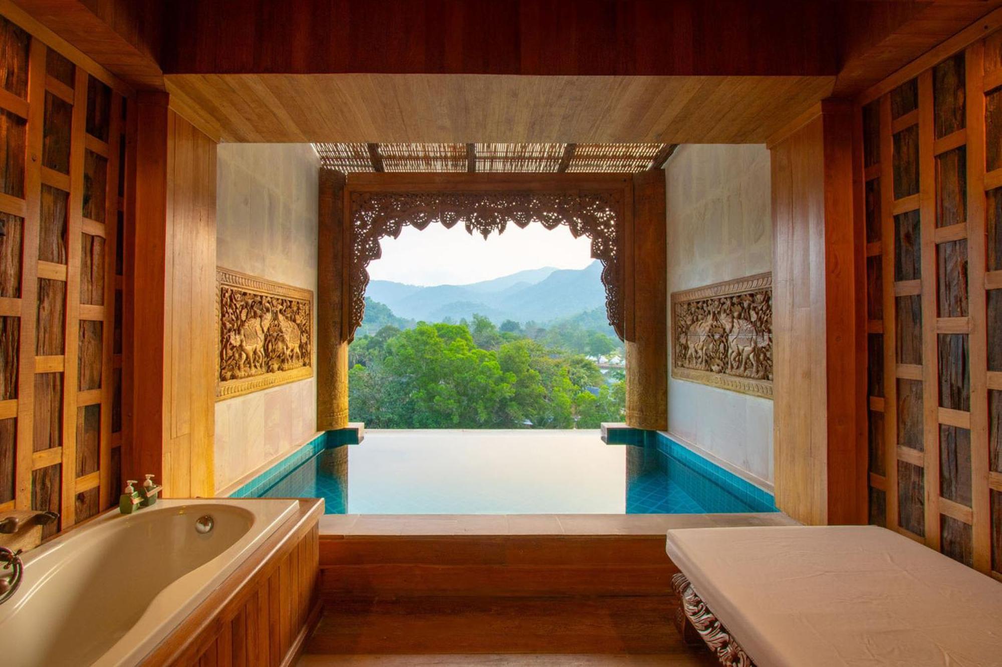 Pool Suite Water View